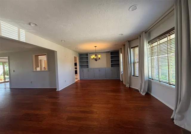 Photo 2 of Single family home for sale at 5305 Nw 110th Street, Oklahoma City, OK 73162 | MLS# 1247985 | Listing updated on 2026-09-06