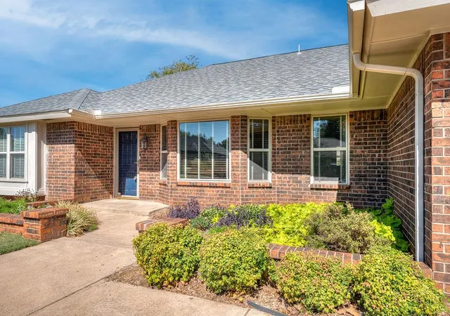 Photo 2 of Single family home for sale at 5305 Nw 110th Street, Oklahoma City, OK 73162 | MLS# 1247985 | Listing updated on 2026-10-09