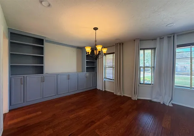 Photo 3 of Single family home for sale at 5305 Nw 110th Street, Oklahoma City, OK 73162 | MLS# 1247985 | Listing updated on 2026-09-06