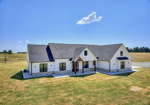 Photo 1 of Single family home for sale at 1598 Meridian Rd, Ardmore, OK 73401 | MLS# 1247997 | Listing updated on 2026-09-06