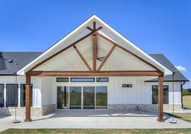 Photo 3 of Single family home for sale at 1598 Meridian Rd, Ardmore, OK 73401 | MLS# 1247997 | Listing updated on 2026-09-06