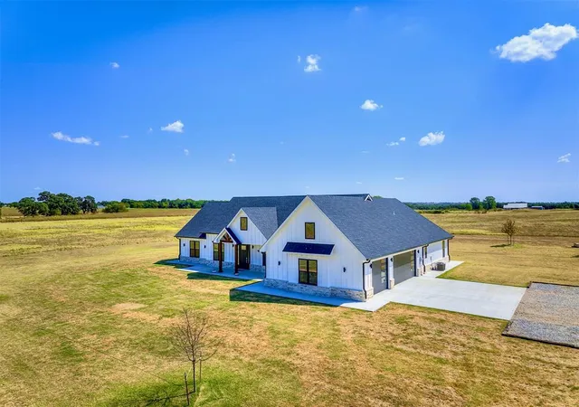 Photo 3 of Single family home for sale at 1598 Meridian Rd, Ardmore, OK 73401 | MLS# 1247997 | Listing updated on 2026-09-06
