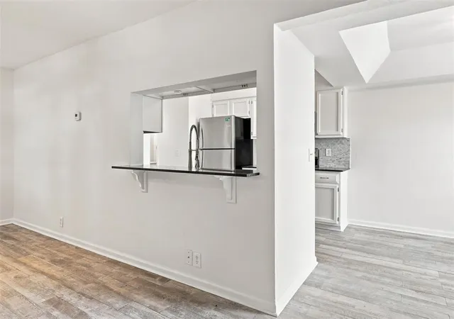 Listing Photo 4 - Condo for sale in building located at 11423 Springhollow Rd, Oklahoma City, OK 73120 - Unit #1204