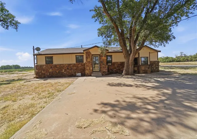 Photo 2 of Single family home for sale at 15801 S County Rd 2064, Altus, OK 73521 | MLS# 1248013 | Listing updated on 2026-09-06