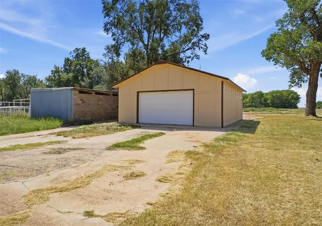 Photo 3 of Single family home for sale at 15801 S County Rd 2064, Altus, OK 73521 | MLS# 1248013 | Listing updated on 2026-09-06