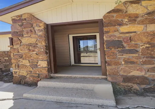 Photo 4 of Single family home for sale at 15801 S County Rd 2064, Altus, OK 73521 | MLS# 1248013 | Listing updated on 2026-09-06