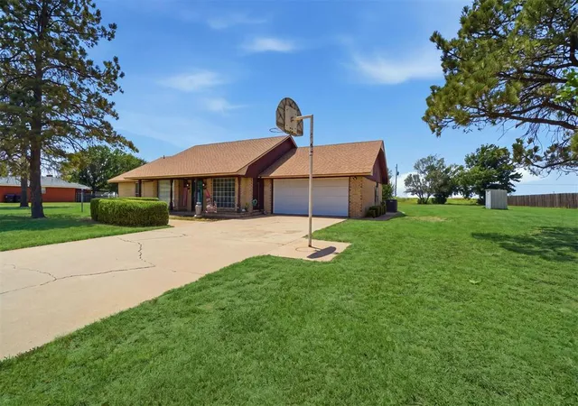 Photo 3 of Single family home for sale at 20423 E County Rd 1567, Altus, OK 73521 | MLS# 1248014 | Listing updated on 2026-09-07