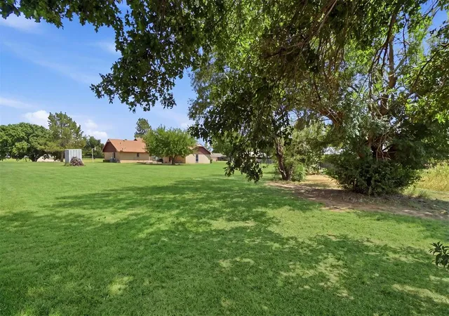 Photo 4 of Single family home for sale at 20423 E County Rd 1567, Altus, OK 73521 | MLS# 1248014 | Listing updated on 2026-09-07