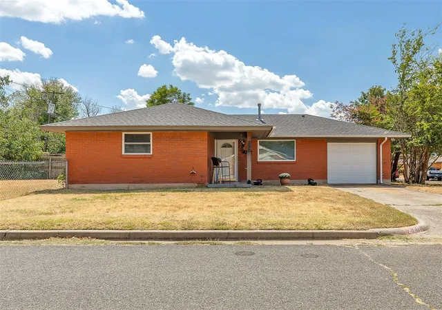 Single family home for sale at 220 S Irving Dr, Moore, OK 73160 | MLS# 1248016