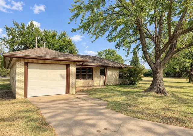 Photo 2 of Sale Pending at 503 N Ford Ave, Stroud, OK 74079 | MLS# 1248024 | Listing updated on 2026-10-09