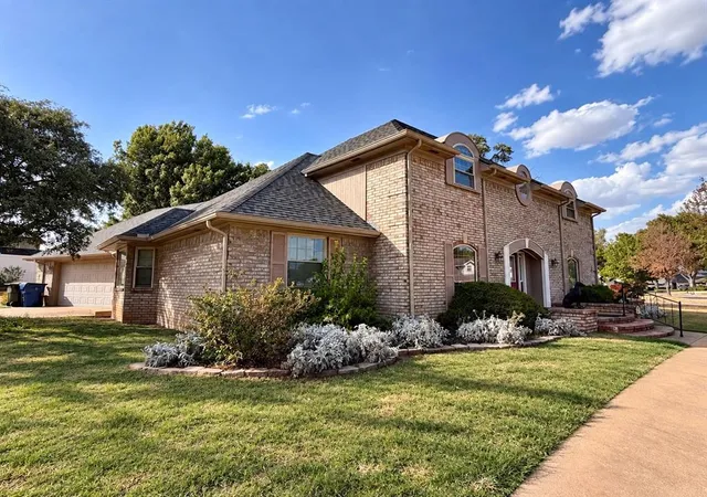 Photo 3 of Single family home for sale at 116 Caulder Dr, Chickasha, OK 73018 | MLS# 1248047 | Listing updated on 2026-10-08
