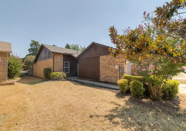Photo 3 of Sale Pending at 716 Stonecroft Cir, Edmond, OK 73034 | MLS# 1248072 | Listing updated on 2026-09-14