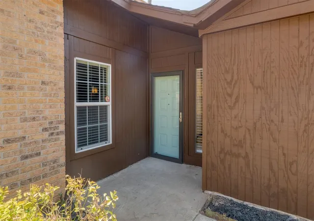 Listing Photo 4 - Condo for sale in building located at 716 Stonecroft Cir, Edmond, OK 73034
