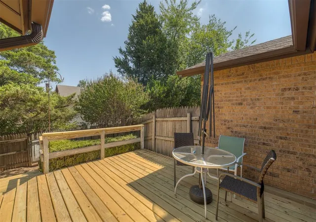 Listing Photo 5 - Condo for sale in building located at 716 Stonecroft Cir, Edmond, OK 73034