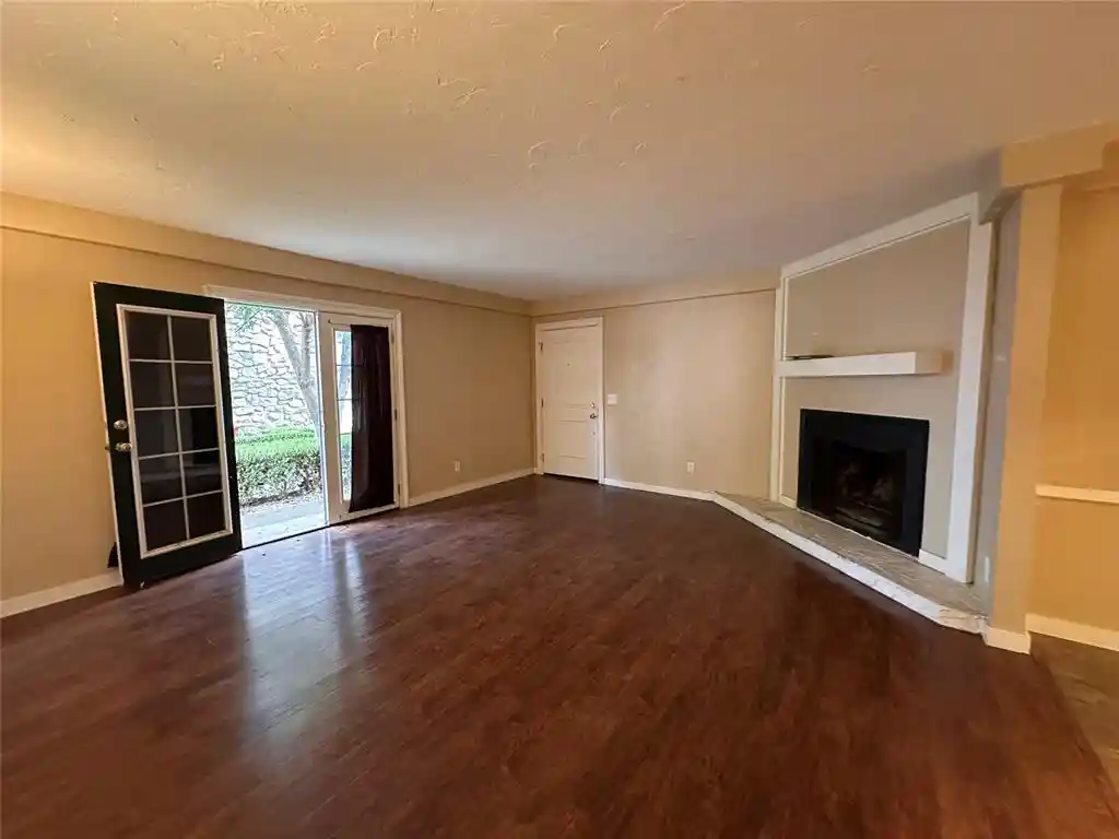 Listing Photo 1 - Condo for sale in 6028 NW Expy St located at 6028 NW Expy St, Oklahoma, OK 73132 - Unit 6028 NW Expressway St