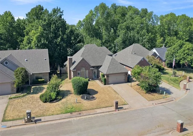 Photo 3 of Single family home for sale at 1124 Providence Ct, Edmond, OK 73003 | MLS# 1248111 | Listing updated on 2026-09-13