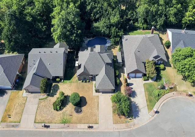 Photo 3 of Single family home for sale at 1124 Providence Ct, Edmond, OK 73003 | MLS# 1248111 | Listing updated on 2026-09-13