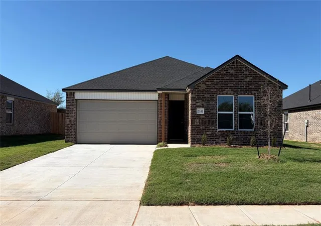 Single family home for sale at 2141 Cedar Crk Ave, Yukon, OK 73099 | MLS# 1248112