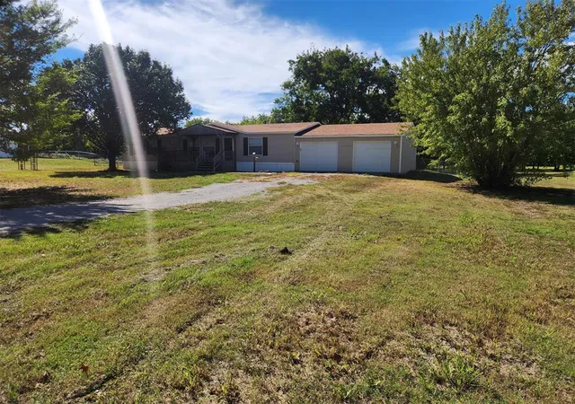 Photo 1 of Single family home for sale at 102 Castle Rock Ln, Shawnee, OK 74804 | MLS# 1248119 | Listing updated on 2026-10-12
