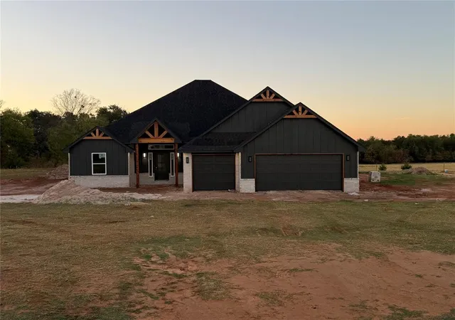 Single family home for sale at 2217 Autumn Ridge Ct, Blanchard, OK 73010 | MLS# 1248127