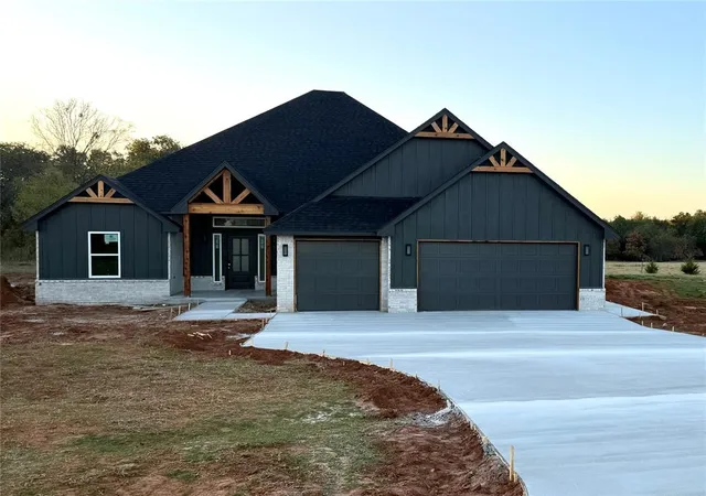 Single family home for sale at 2217 Autumn Ridge Ct, Blanchard, OK 73010 | MLS# 1248127