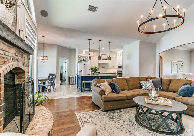 Photo 4 of Single family home for sale at 2612 Cheval Pointe Dr, Edmond, OK 73034 | MLS# 1248140 | Listing updated on 2026-09-14