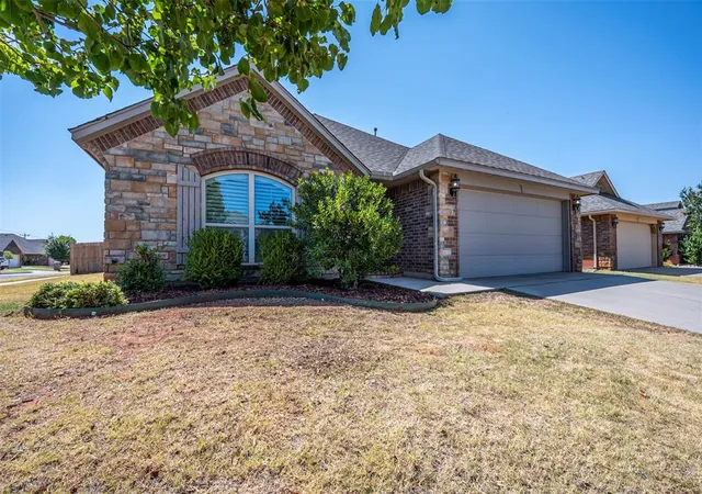 Photo 4 of Sale Pending at 3300 NW 160th Street, Edmond, OK 73013 | MLS# 1248162 | Listing updated on 2026-09-13