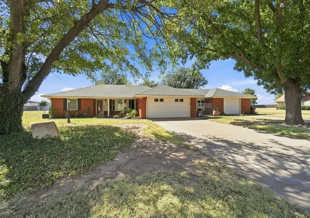 Photo 1 of Single family home for sale at 20425 E County Rd 1567, Altus, OK 73521 | MLS# 1248171 | Listing updated on 2026-10-05