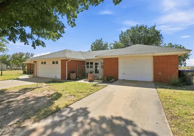 Photo 2 of Single family home for sale at 20425 E County Rd 1567, Altus, OK 73521 | MLS# 1248171 | Listing updated on 2026-10-05