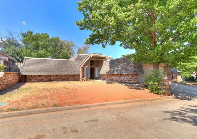 Photo 2 of Sale Pending at 8905 Stanford Ct, Oklahoma City, OK 73132 | MLS# 1248241 | Listing updated on 2026-09-17