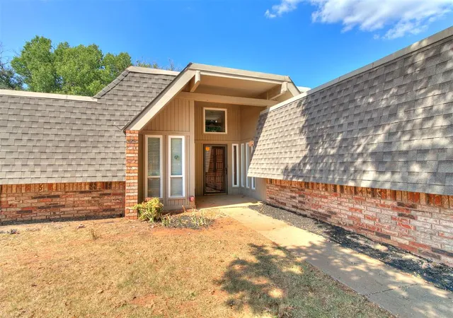Photo 3 of Sale Pending at 8905 Stanford Ct, Oklahoma City, OK 73132 | MLS# 1248241 | Listing updated on 2026-09-17