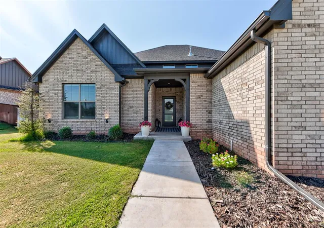 Photo 2 of Single family home for sale at 10121 Oakwood Dr, Edmond, OK 73025 | MLS# 1248252 | Listing updated on 2026-09-30