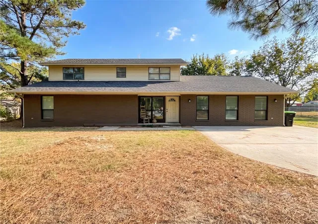 Photo 1 of Sale Pending at 520 Adams St, Holdenville, OK 74848 | MLS# 1248260 | Listing updated on 2026-10-14