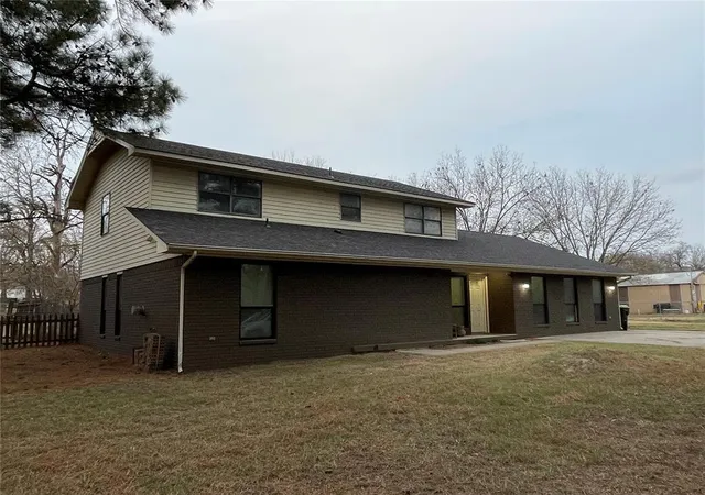 Photo 3 of Sale Pending at 520 Adams St, Holdenville, OK 74848 | MLS# 1248260 | Listing updated on 2026-10-14