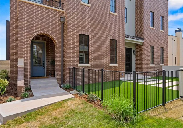 Photo 2 of Townhouse for sale at 516 Ne 2nd Street, Oklahoma City, OK 73104 | MLS# 1248269 | Listing updated on 2026-09-18
