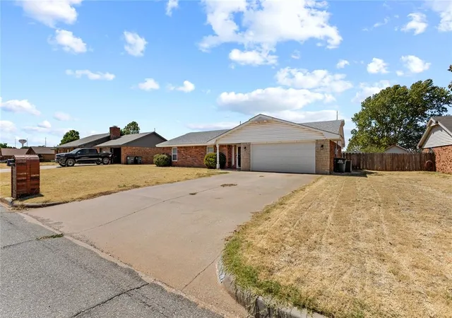 Photo 1 of Single family home for sale at 122 Randolph Rd, Clinton, OK 73601 | MLS# 1248274 | Listing updated on 2026-10-12