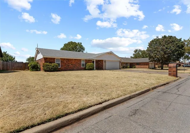 Photo 2 of Single family home for sale at 122 Randolph Rd, Clinton, OK 73601 | MLS# 1248274 | Listing updated on 2026-10-12