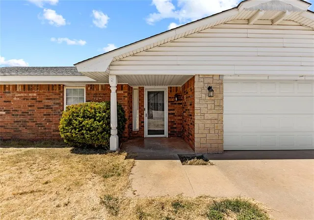 Photo 3 of Single family home for sale at 122 Randolph Rd, Clinton, OK 73601 | MLS# 1248274 | Listing updated on 2026-10-12