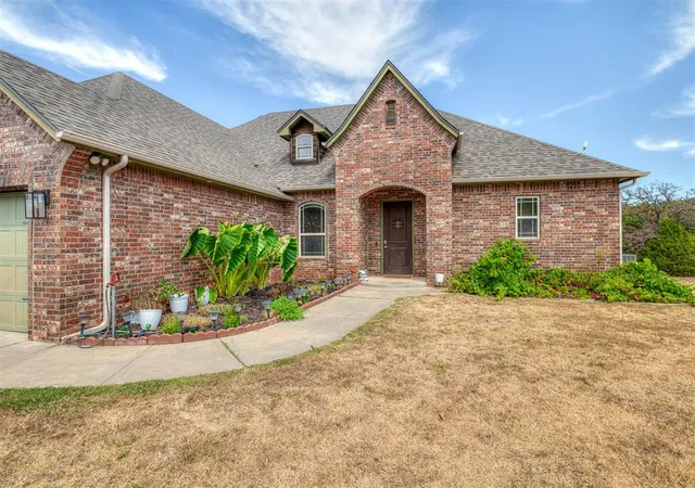 Photo 2 of Sale Pending at 329678 E 1000 Road, Harrah, OK 73045 | MLS# 1248275 | Listing updated on 2026-09-27