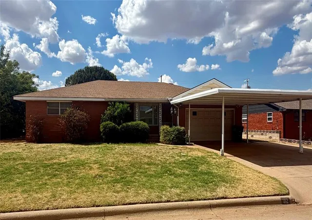 Photo 1 of Single family home for sale at 412 S 25th Street, Clinton, OK 73601 | MLS# 1248276 | Listing updated on 2026-09-16
