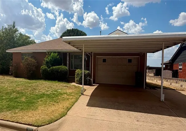 Photo 2 of Single family home for sale at 412 S 25th Street, Clinton, OK 73601 | MLS# 1248276 | Listing updated on 2026-09-16