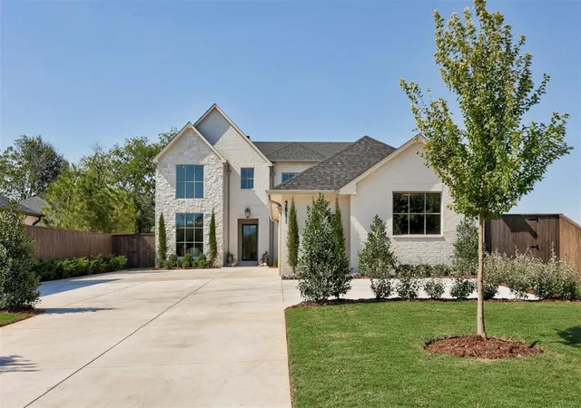 Photo 2 of Mansion for sale at 2811 Guilford Ln, Oklahoma City, OK 73120 | MLS# 1248278 | Listing updated on 2026-10-16