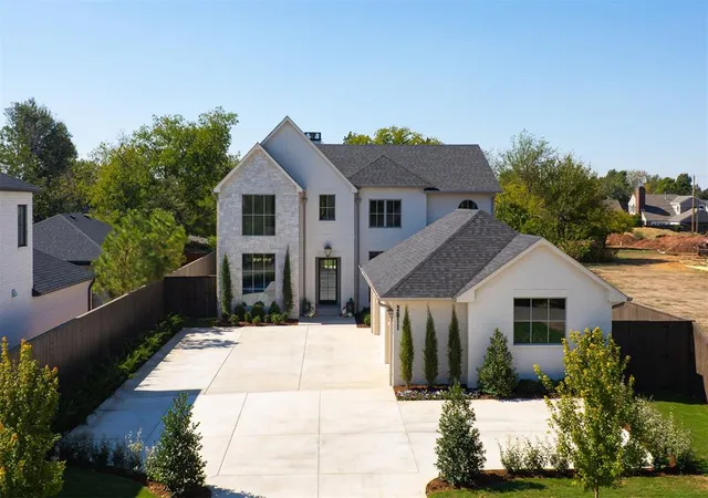 Photo 3 of Mansion for sale at 2811 Guilford Ln, Oklahoma City, OK 73120 | MLS# 1248278 | Listing updated on 2026-10-16