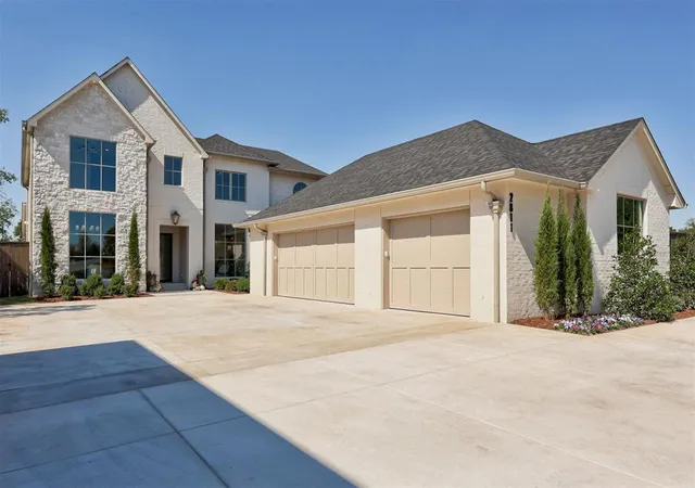 Photo 3 of Single family home for sale at 2811 Guilford Ln, Oklahoma City, OK 73120 | MLS# 1248278 | Listing updated on 2026-10-16