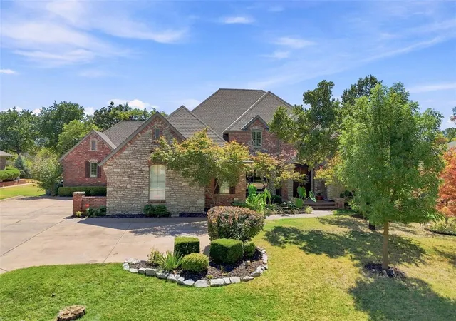 Photo 2 of Single family home for sale at 432 Hollowdale, Edmond, OK 73003 | MLS# 1248295 | Listing updated on 2026-09-25