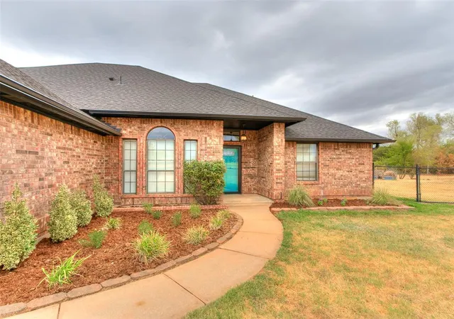 Photo 3 of Sale Pending at 15500 S Sunnylane Rd, Moore, OK 73160 | MLS# 1248301 | Listing updated on 2026-10-05
