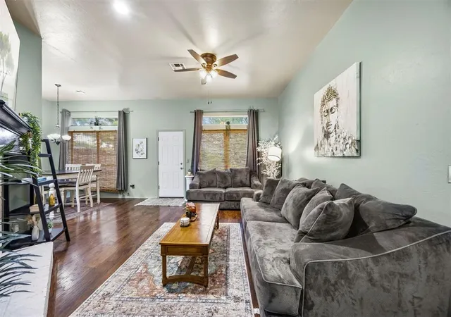 Photo 3 of Single family home for sale at 4604 Doe Run Dr, Yukon, OK 73099 | MLS# 1248311 | Listing updated on 2026-10-07