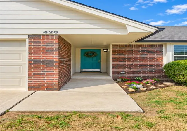 Photo 2 of Single family home for sale at 420 Crest Pl, Norman, OK 73071 | MLS# 1248313 | Listing updated on 2026-10-07