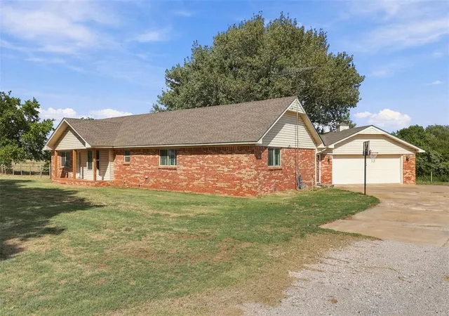 Photo 3 of Single family home for sale at 14031 N County Rd 3010, Lindsay, OK 73052 | MLS# 1248321 | Listing updated on 2026-09-18