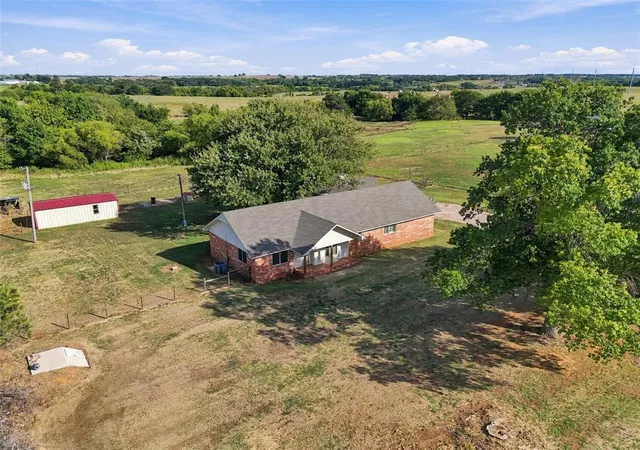Photo 4 of Single family home for sale at 14031 N County Rd 3010, Lindsay, OK 73052 | MLS# 1248321 | Listing updated on 2026-09-18